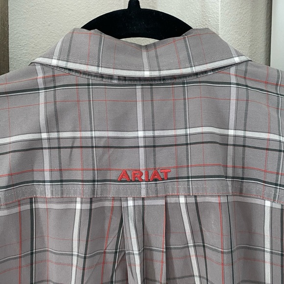NWOT - Ariat - Pro Series - Casual Button Down Shirt with Classic Plaid Design - Picture 5 of 6